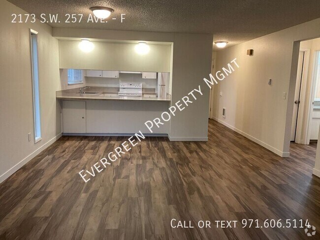 Building Photo - Beautiful 2 BR x 1.5 BA Apartment | Conven... Unit F