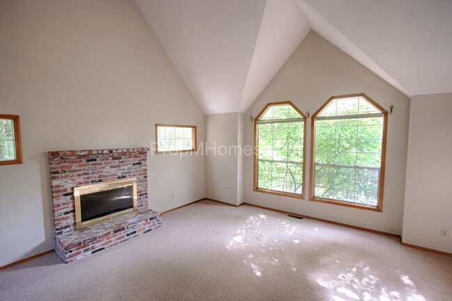 Photo - Elegant Three Bedroom Home in Mountain Park!