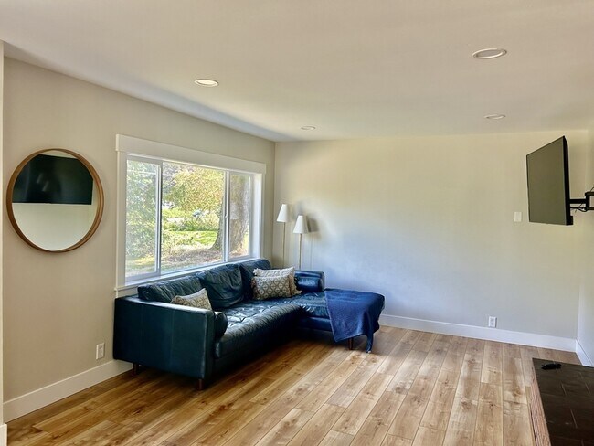 Photo - 7561 Hannegan Rd