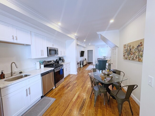 Photo - 16 Leamington Rd Unit 1