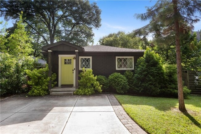 Photo - 32 Esten St SE