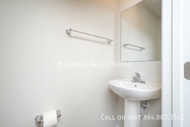 Photo - 886 Cranbrook Dr
