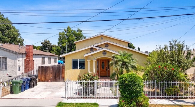 Building Photo - 8400 Grape St Rental
