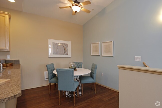 Área de comedor - Shasta - The Villas at Kennedy Creek Apartments