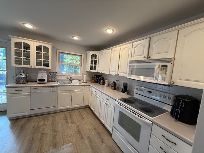 Photo - 10231 Hawthorne Dr