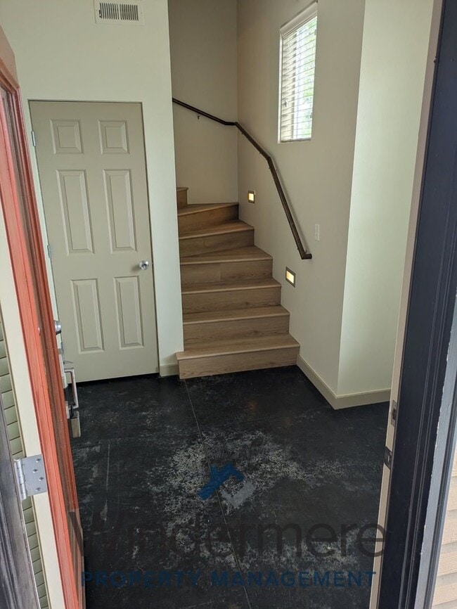 Photo - 231 W Sumach St