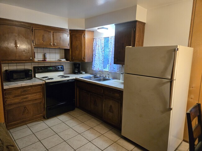 Photo - 165 E White Mountain Blvd