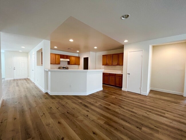 Building Photo - Excellent Location! All New Flooring, New Paint, New Blinds