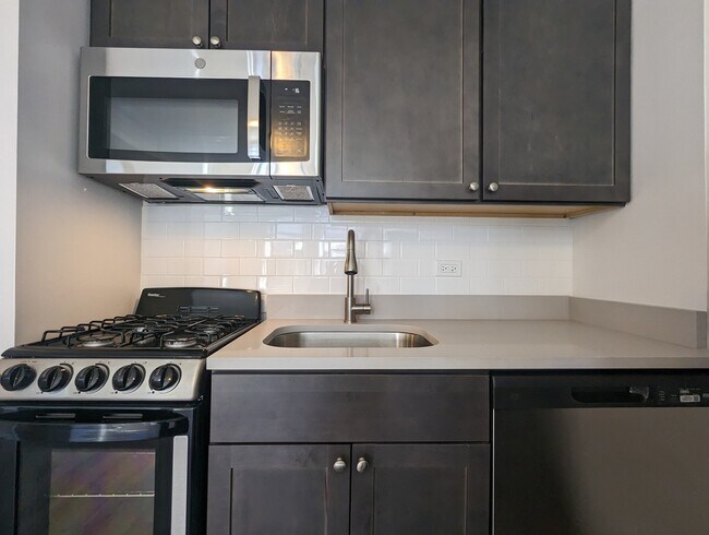 Photo - 3335 W Diversey Ave Unidad 234