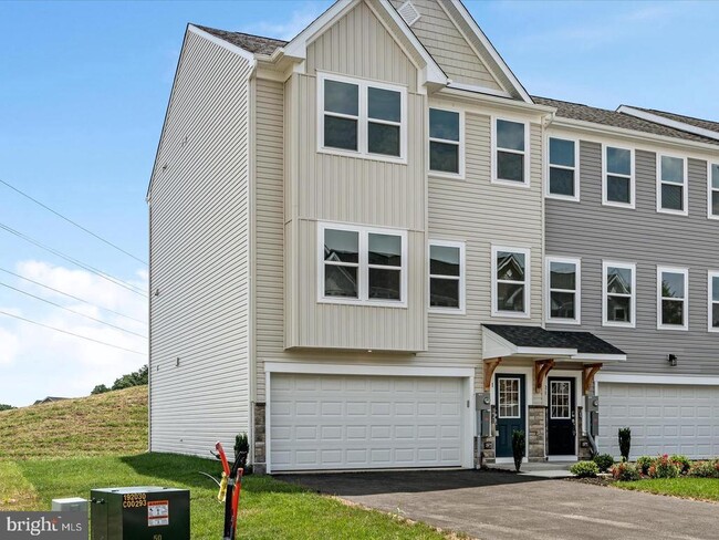 Building Photo - 17 Lyriq Ct