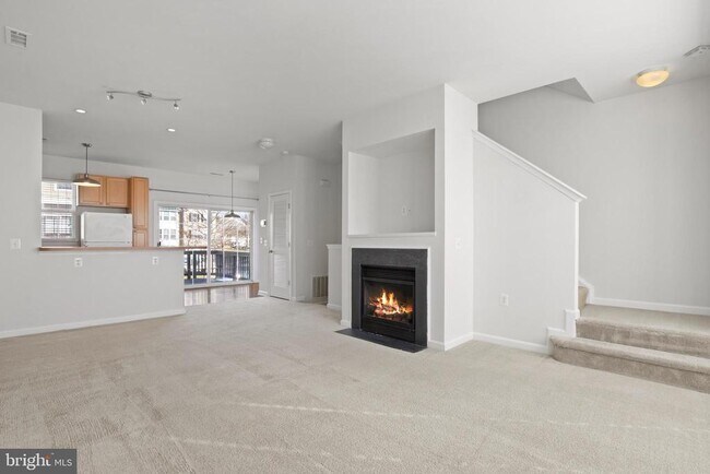 Photo - 22941 Fontwell Square