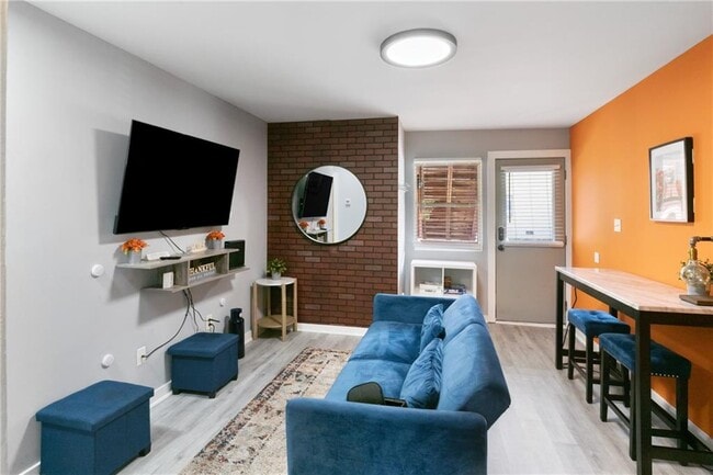 Photo - 561 Formwalt St SW Unit 3