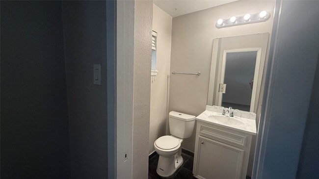 Building Photo - 420 W Alabama St Unit 07