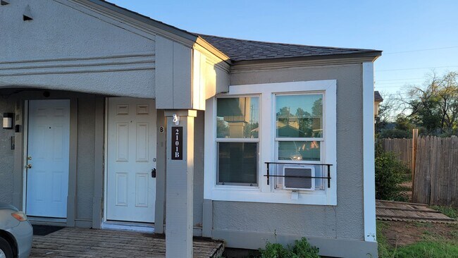 Building Photo - 2101 38th St Unit B Rental
