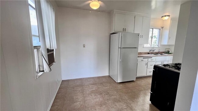 Photo - 11103 Cumpston St Unit B