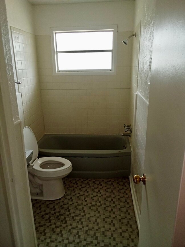 Photo - 501 Wynhurst Ct