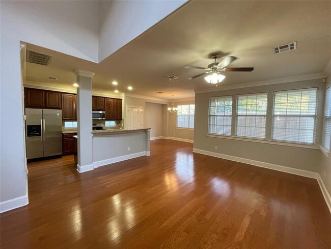 Photo - 6715 Windrift Way