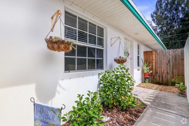 Building Photo - 4700 SE Compass Way Rental
