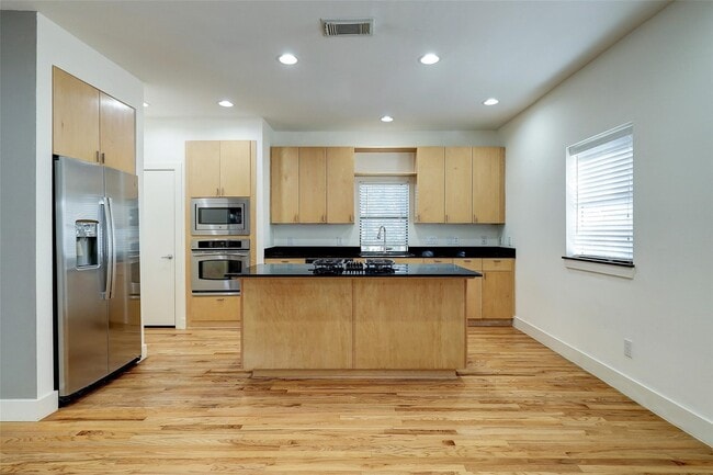 Photo - 2202 Bastrop St