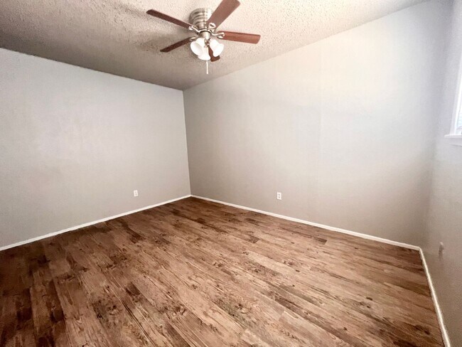 Photo - 525 42nd St Unit B