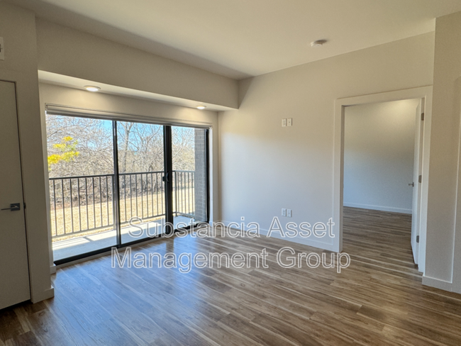 Photo - 1653 Midtown Pl