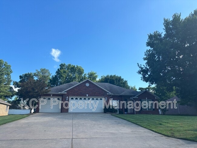 Building Photo - 2109 Barrington Dr