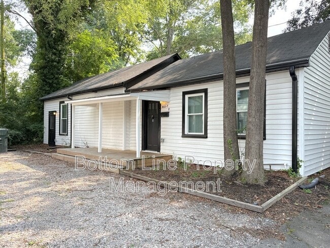 Building Photo - 613 1/2 Charlotte Ave Unit D