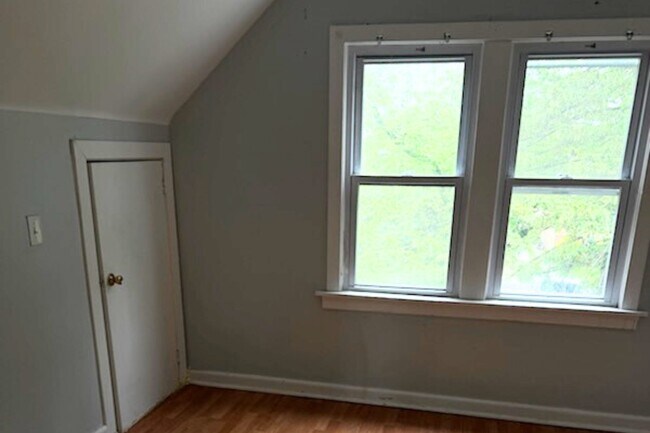 Photo - 9248 S Lowe Ave Casa