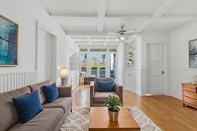 Photo - 307 S Doheny Dr