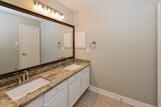 Photo - 17714 Meadow Crossing Ln