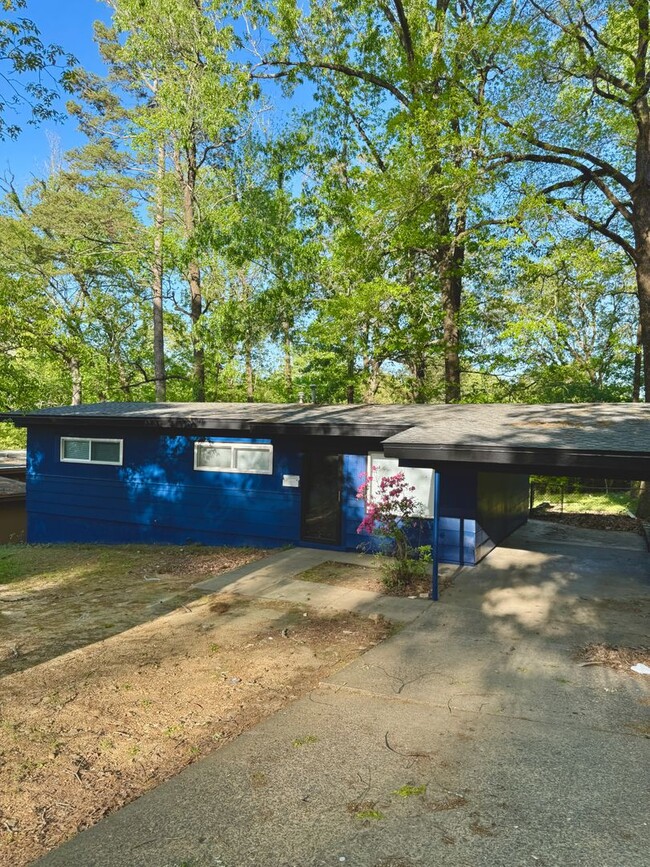 Photo - Beautifully Renovated 3 Bedroom Home with ...