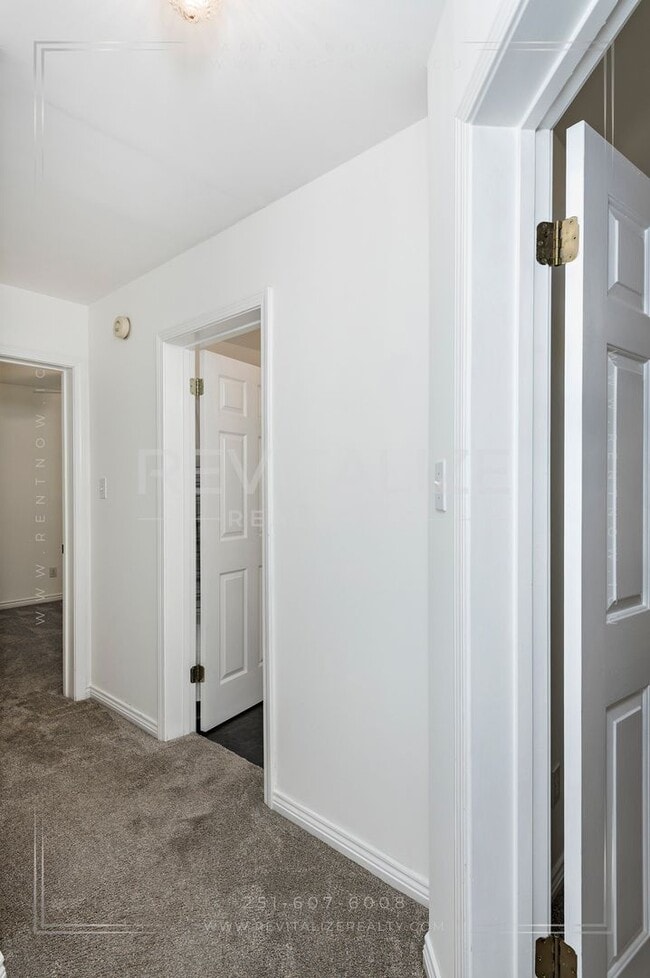 Photo - Charming 3-Level Home with Water Access in...