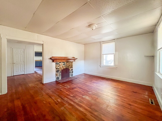 Photo - 142 Windsor Ave