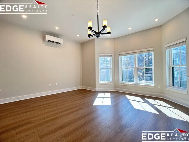 Building Photo - 168 Newton St Unit 102 Rental