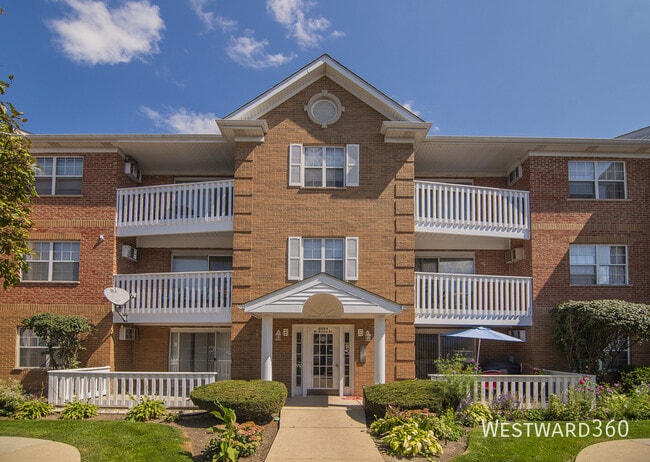Building Photo - 6551 W School-103B Unit 103B