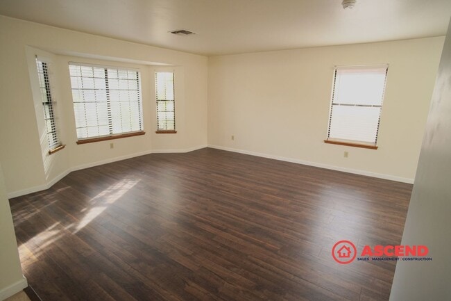 Photo - Beautiful Home Located In Rosedale Area!