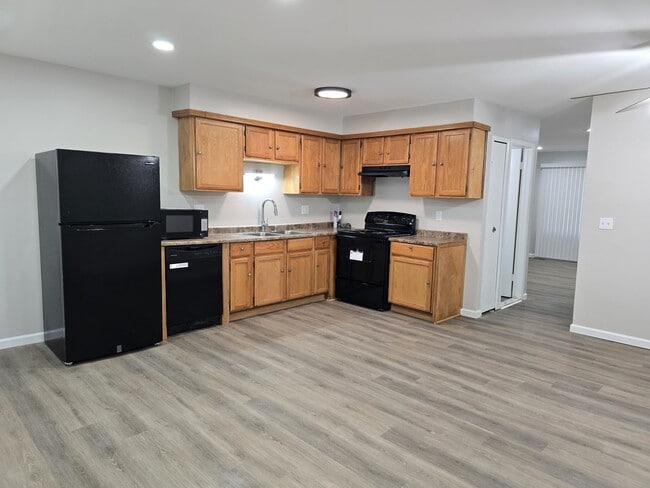 Building Photo - 38177 Jamestown Dr Unit 113