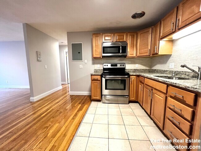 Photo - 62 Parkman St