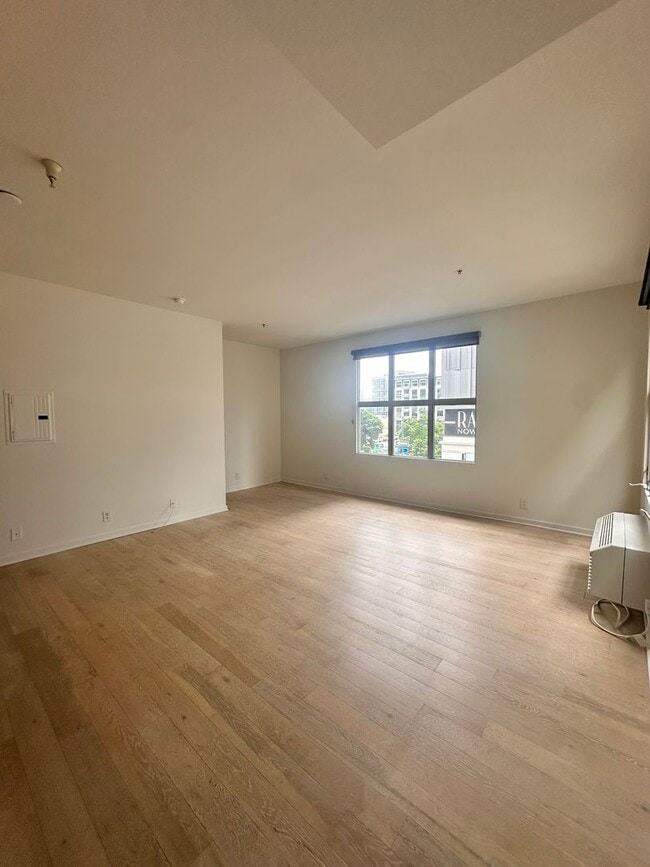 Building Photo - 988 G St