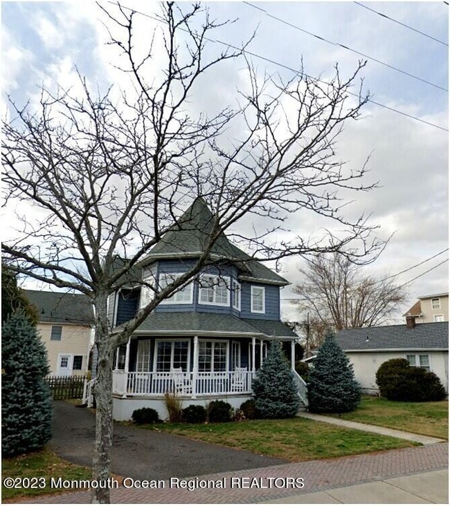 Building Photo - 111 Main St