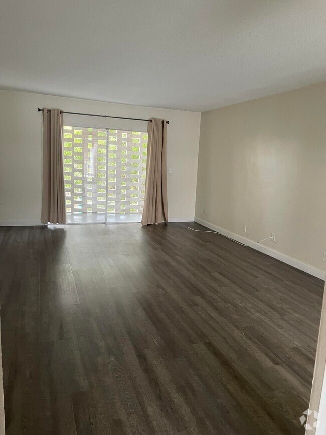 Building Photo - 1500 Crescent Cir Unit A27 Rental