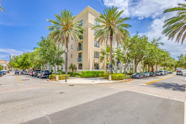 Building Photo - 630 S Sapodilla Ave Unit 112