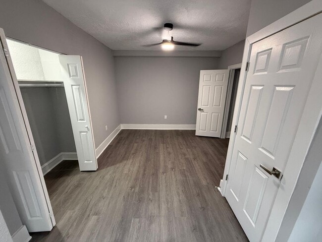 Photo - 215 W Walnut Ln Unidad B02