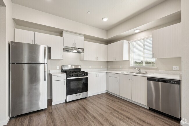 2BR, 1BA - 832SF - Kitchen
