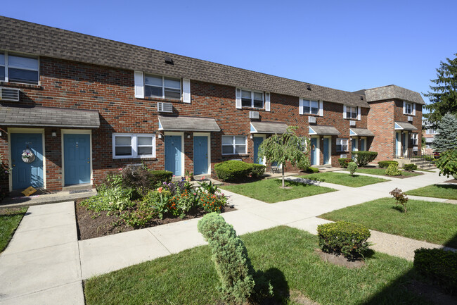 Bishop-Stratford Court Apartments - Bishop-Stratford Court Apartments