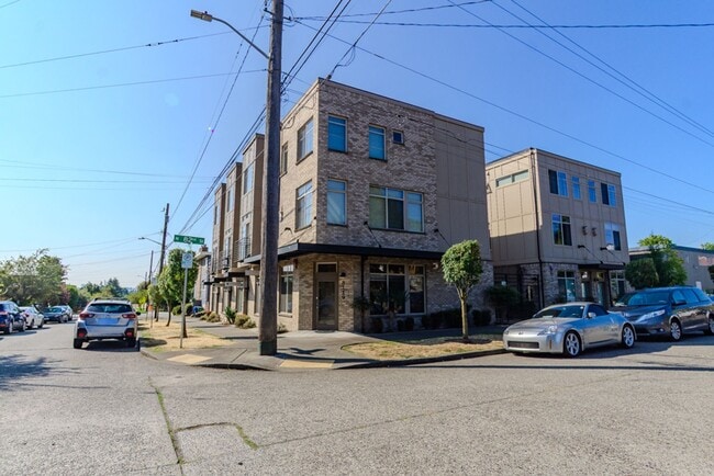 Building Photo - 3Bd/2.5Ba Seattle Townhouse