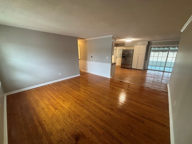 Photo - 389 Timrick Pl