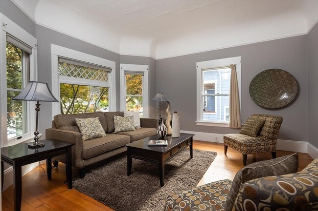 Photo - 391 N 12th St