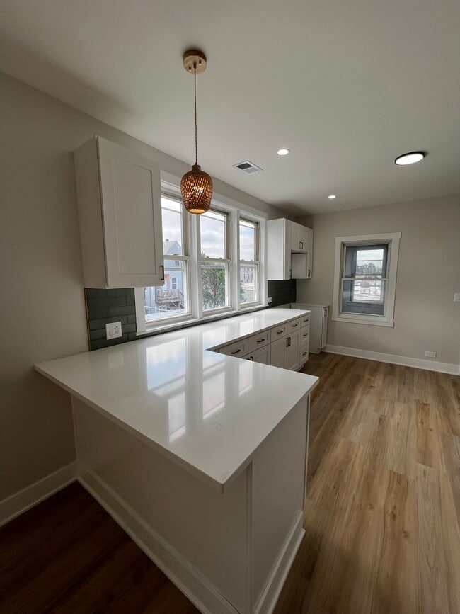 646 W 47th Pl Unidad 3rd Unit