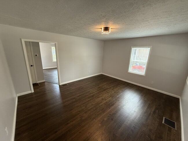 Photo - 629 Short St